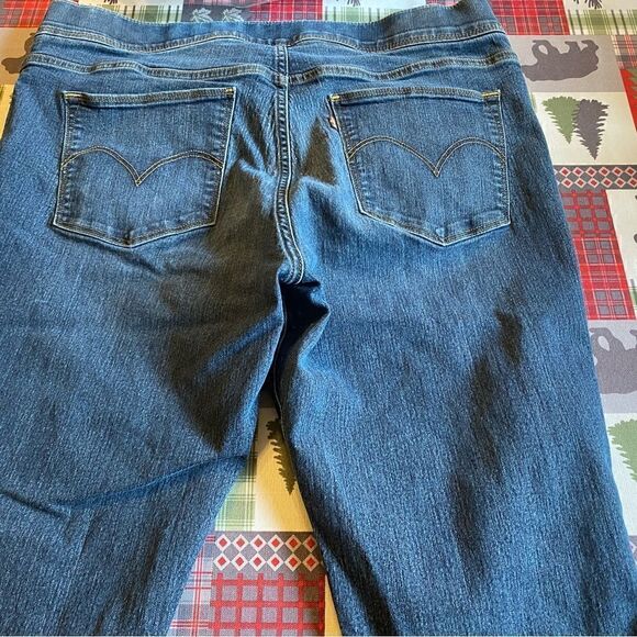 Levi’s Stretchy Jeans, size 33Wx27L. (J67) - Picture 7 of 9